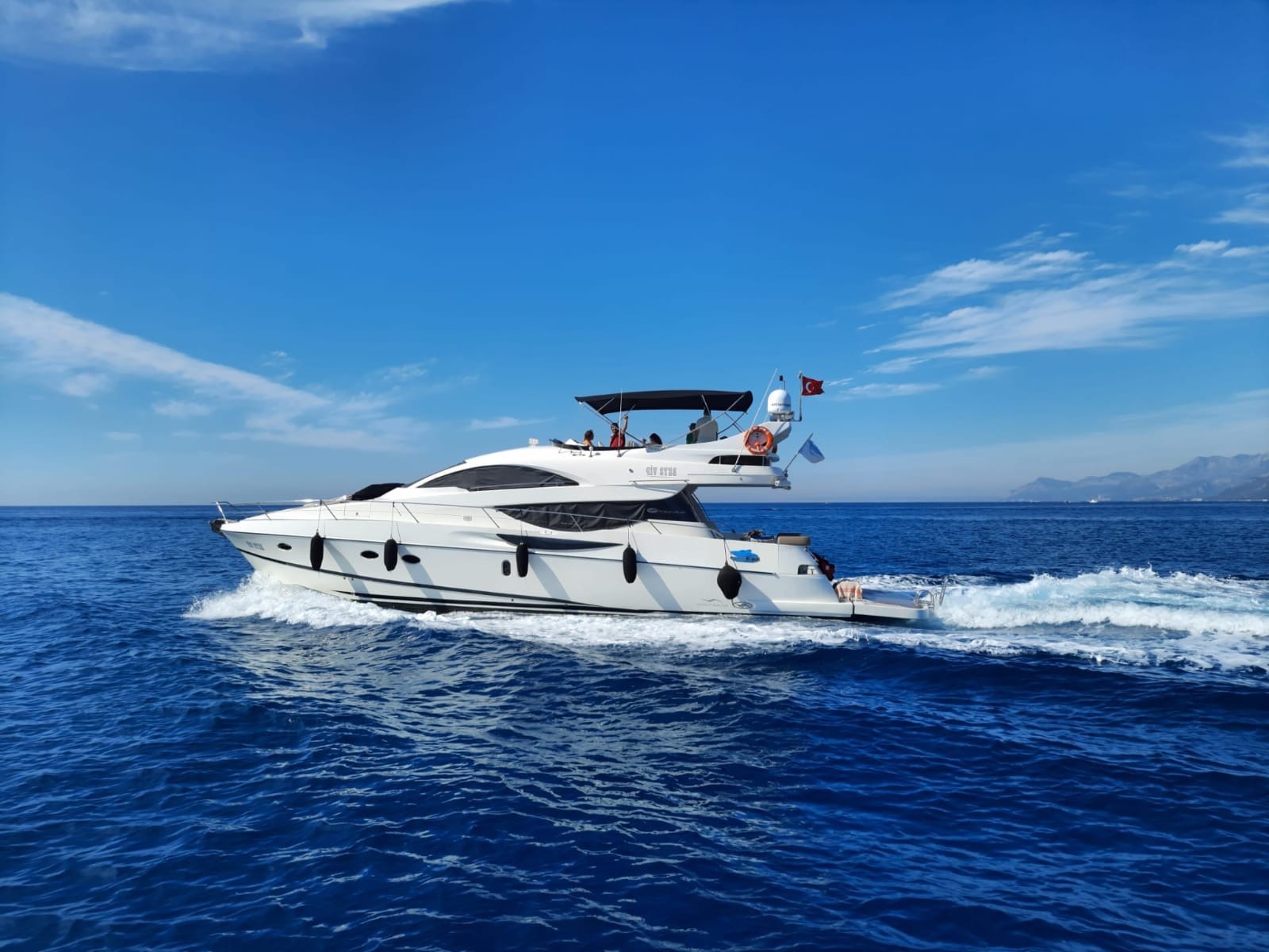 Аренда яхты БЕЙС ВИП